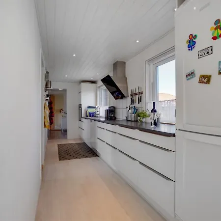 Holiday home Fredrikke - 50m From The Sea In Ne Jutland By Interhome Hals