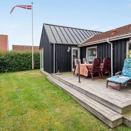 Holiday home Fredrikke - 50m From The Sea In Ne Jutland By Interhome Hals